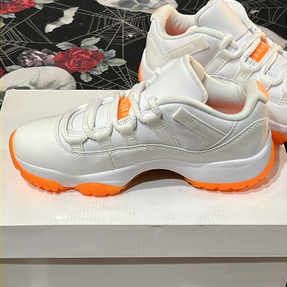 DS 2021 NIKE AIR JORDAN 11 XI RETRO LOW WHITE/BRIGHT CITRUS WOMENS SZ 5 3.5Y NWT - Picture 7 of 12